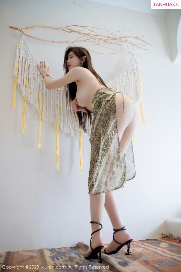 周妍希 奶瓶土肥圆 [XiuRen]高清写真图 2023.09.05 No.7339 Carol周妍希 长裙美臀第22张图片